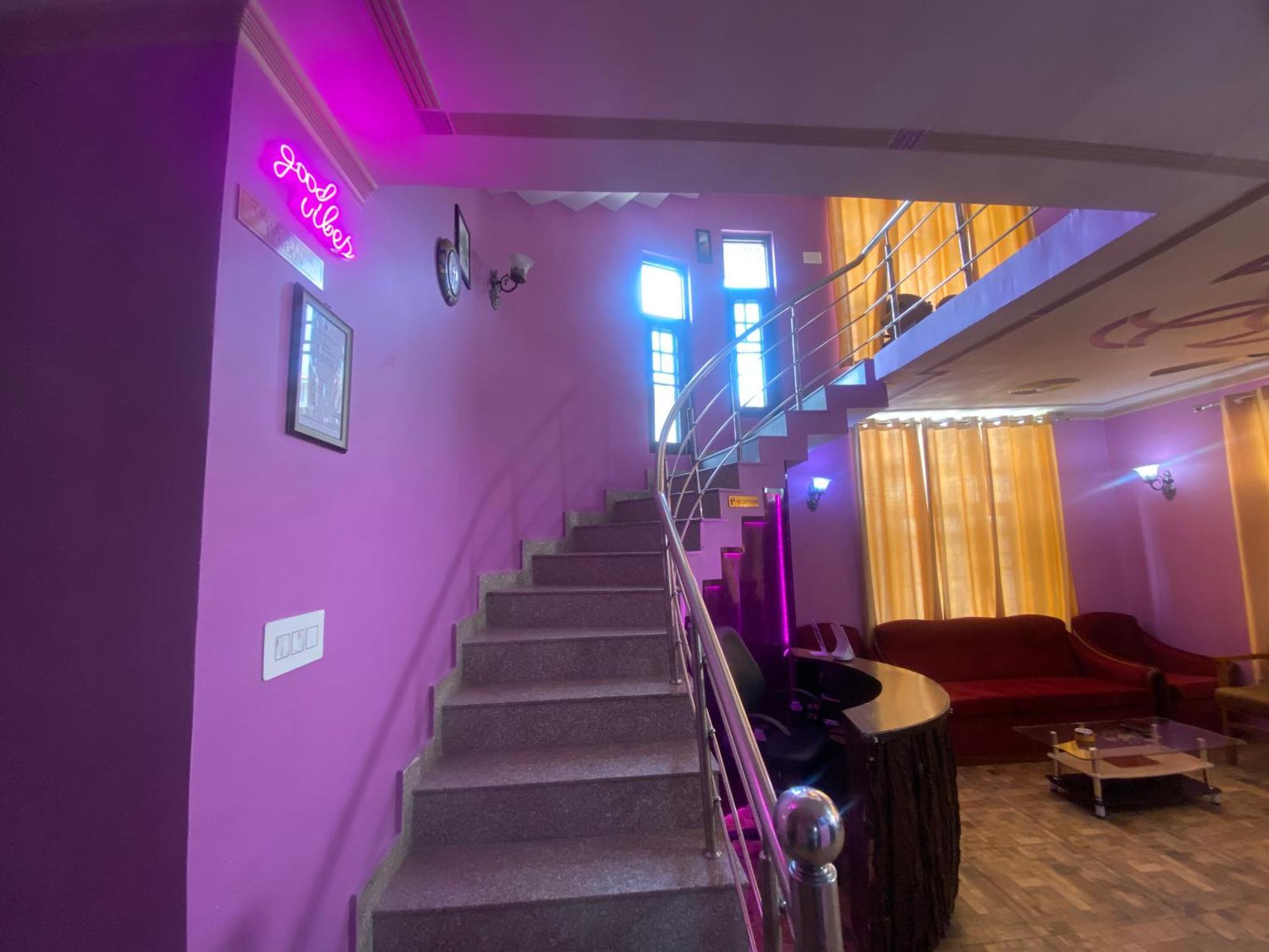 Penthouse Villa Сринагар Экстерьер фото