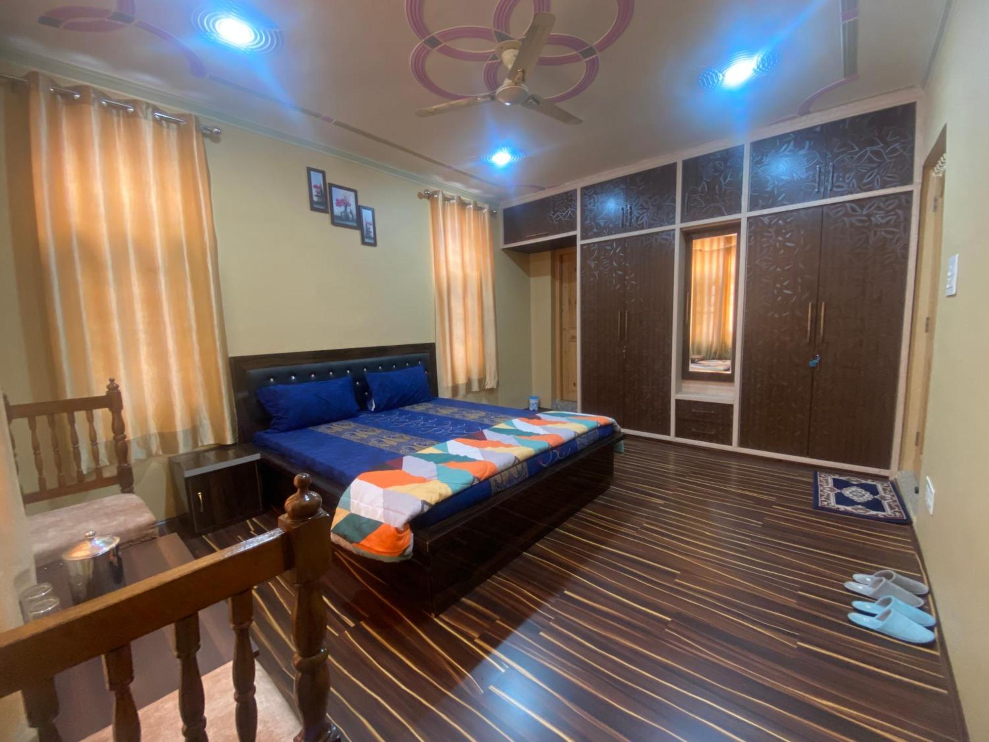 Penthouse Villa Сринагар Экстерьер фото